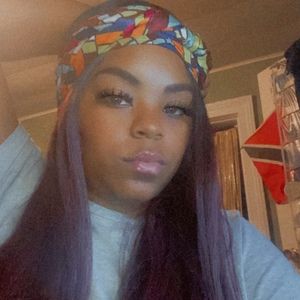 Meet your Posher, Dominique